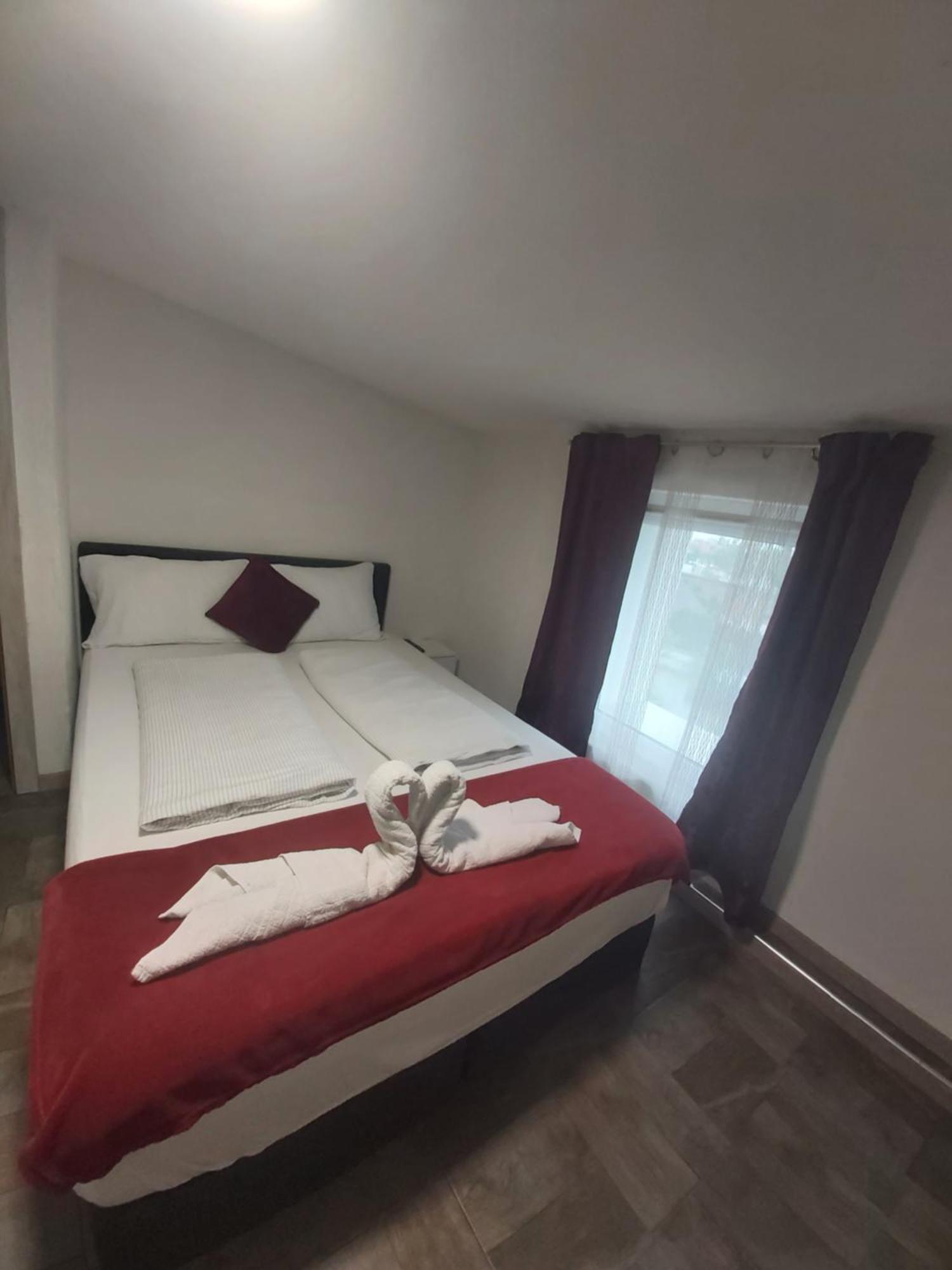 Panda Rooms Maribor Bagian luar foto