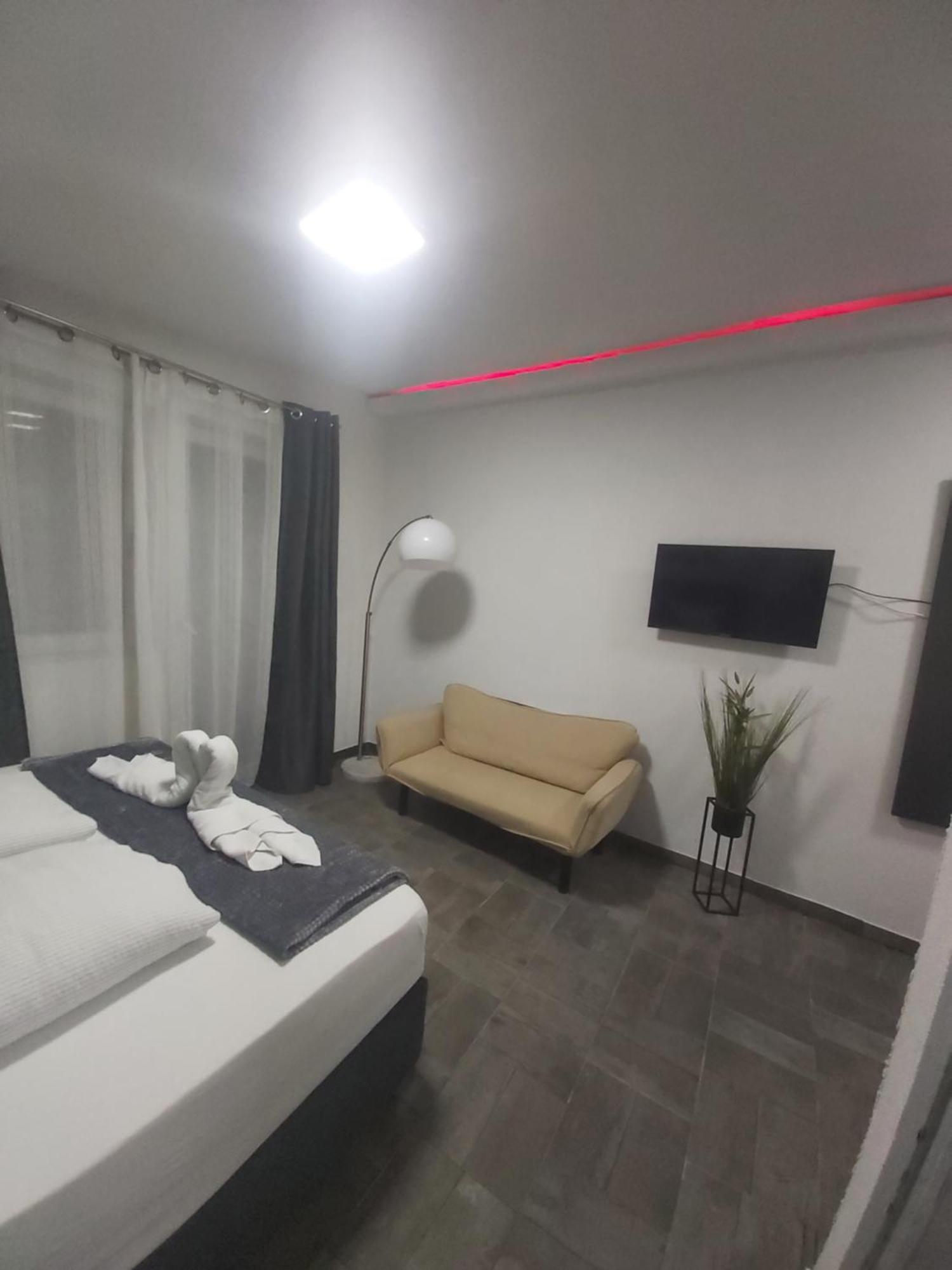 Panda Rooms Maribor Bagian luar foto